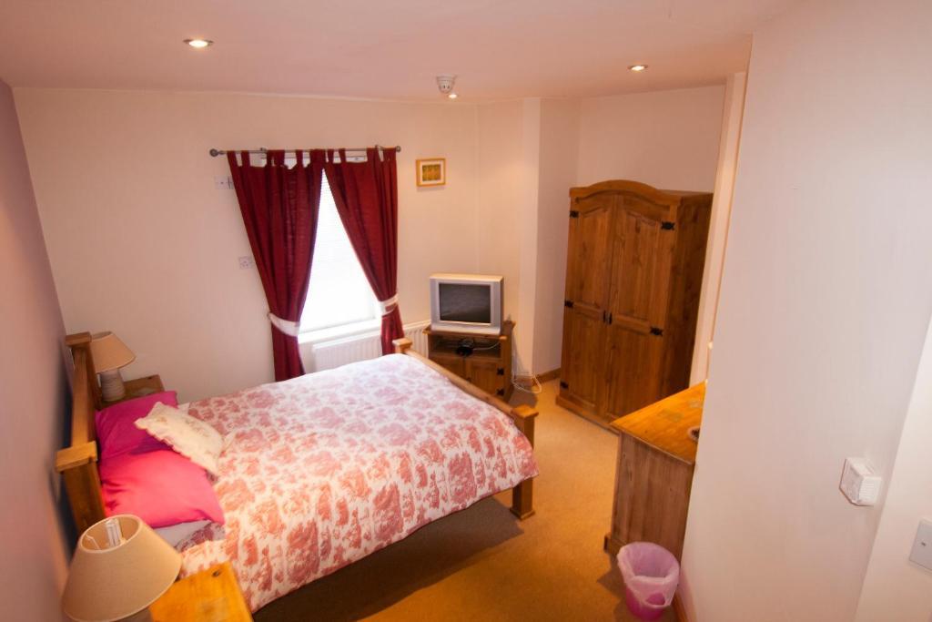 Clarmont Guest House Portrush Room photo